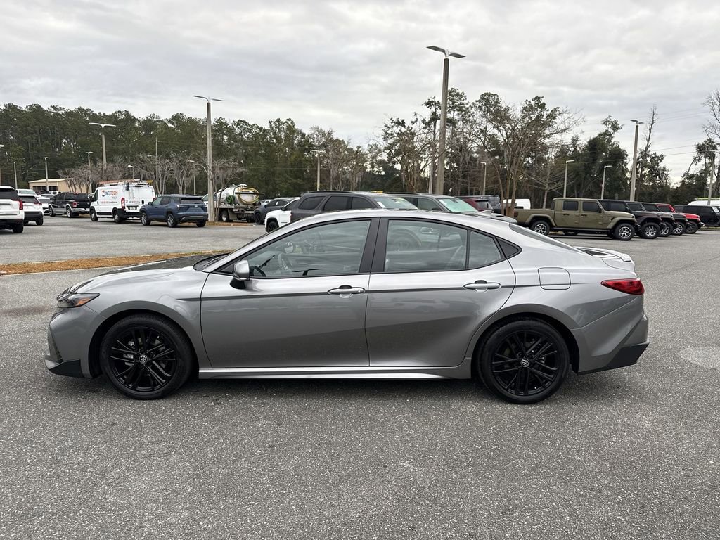Used 2025 Toyota Camry SE image 6