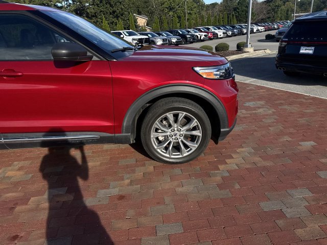 Used 2020 Ford Explorer XLT w/ Equipment Group 202A AWD/4WD image 17
