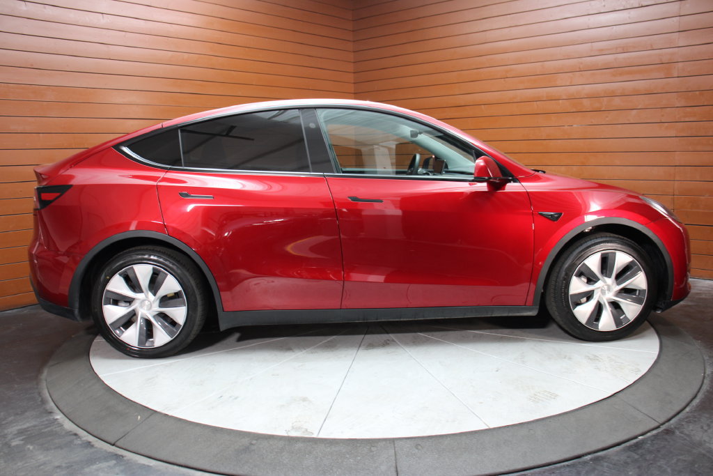 Used 2024 Tesla Model Y Long Range AWD/4WD image 13