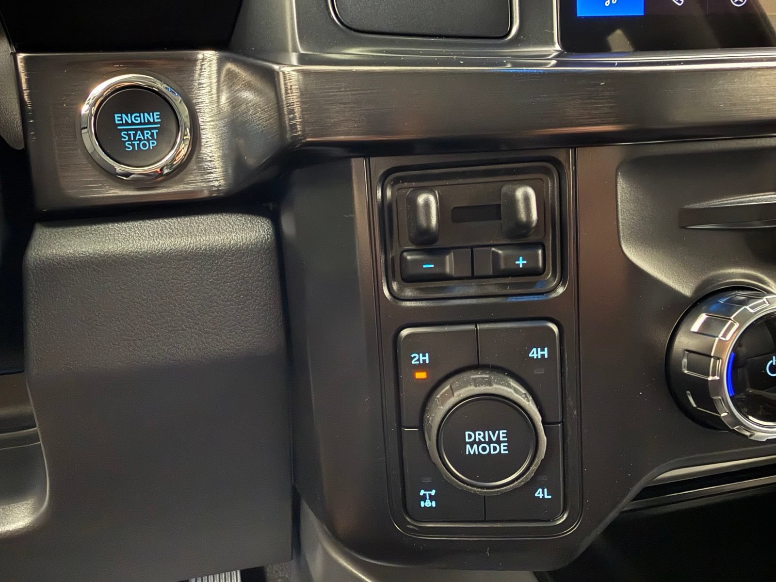 New 2026 Ford F250 Lariat w/ Black Appearance Package AWD/4WD image 23