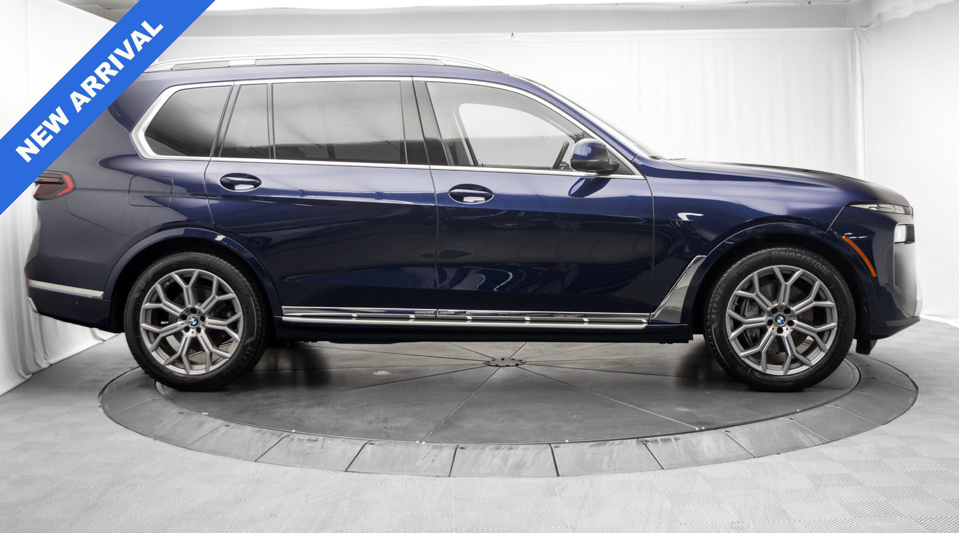Used 2024 BMW X7 xDrive40i w/ Climate Comfort Package AWD/4WD image 2