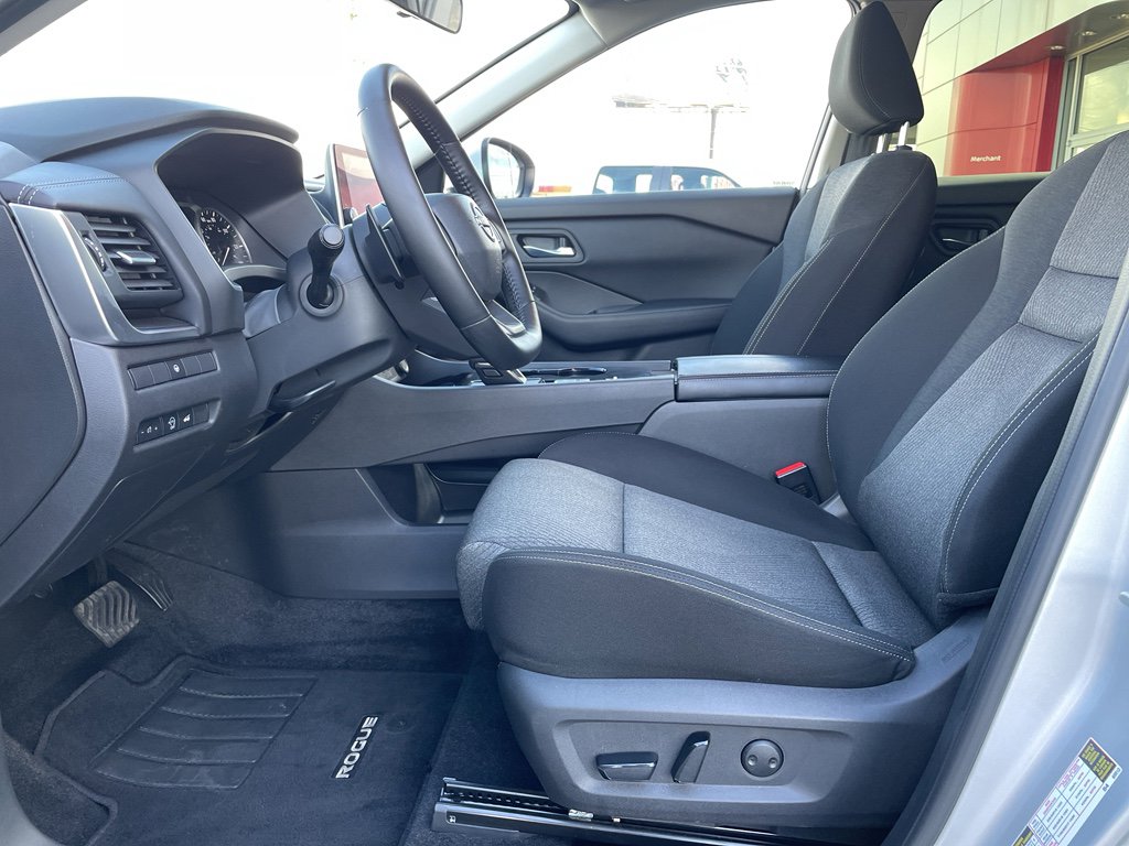 Certified 2025 Nissan Rogue SV image 10