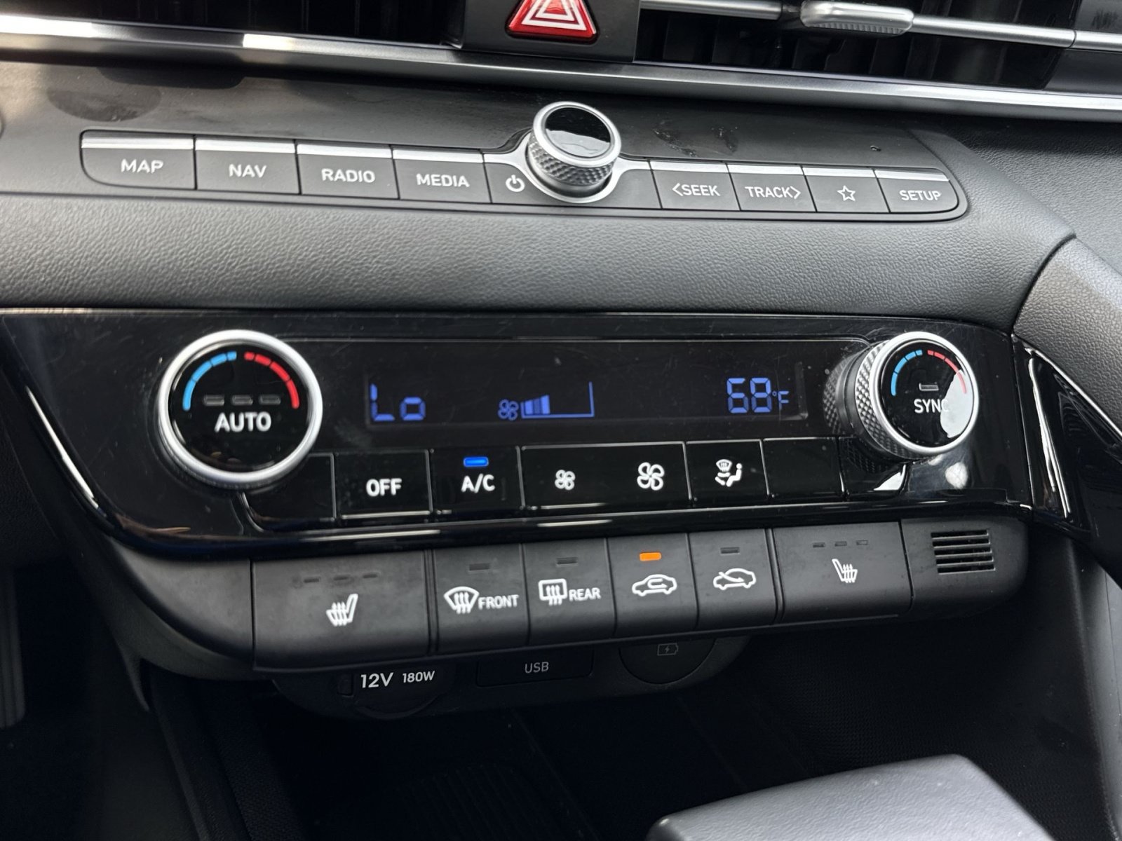 Certified 2025 Hyundai Elantra SEL FWD image 21
