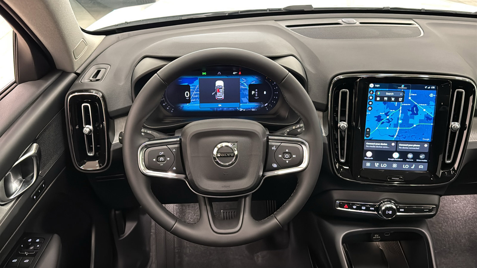 Used 2026 Volvo XC40 B5 Plus w/ Protection Package Premier AWD/4WD image 12