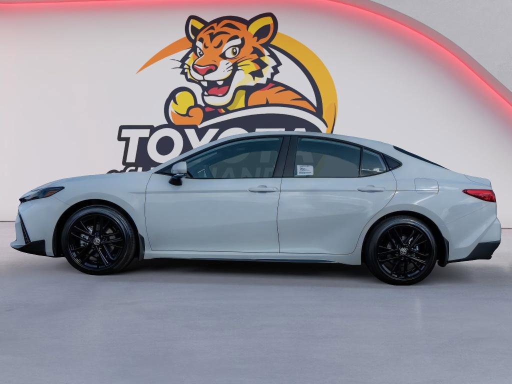 Used 2026 Toyota Camry SE FWD image 8