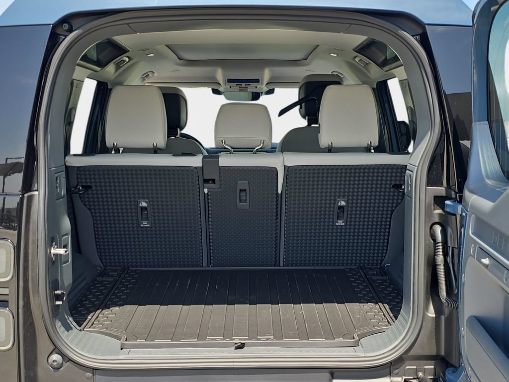 New 2026 Land Rover Defender 110 S AWD/4WD image 12