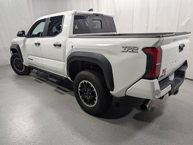 Used 2025 Toyota Tacoma TRD Off-Road AWD/4WD image 7