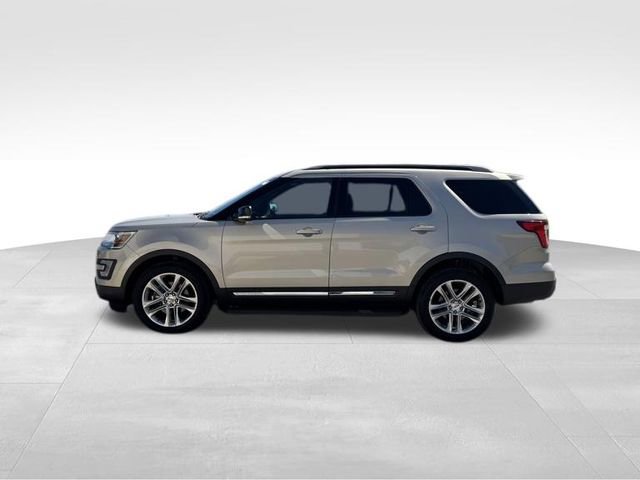 Used 2017 Ford Explorer XLT w/ Equipment Group 202A image 8