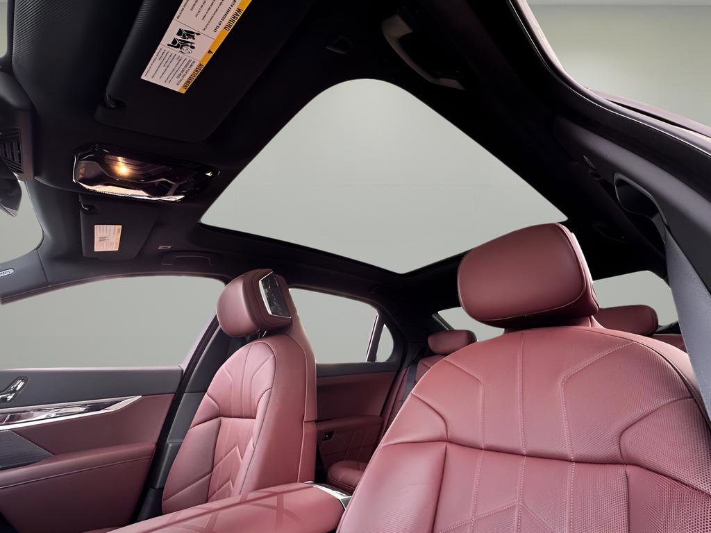 Used 2024 BMW 740i w/ Premium Package image 16