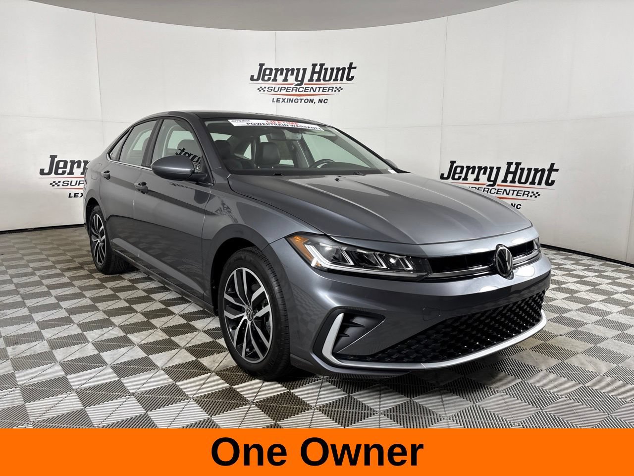 Used 2026 Volkswagen Jetta SE FWD image 4