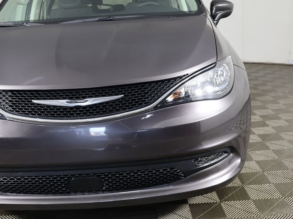 Used 2023 Chrysler Voyager LX FWD image 11