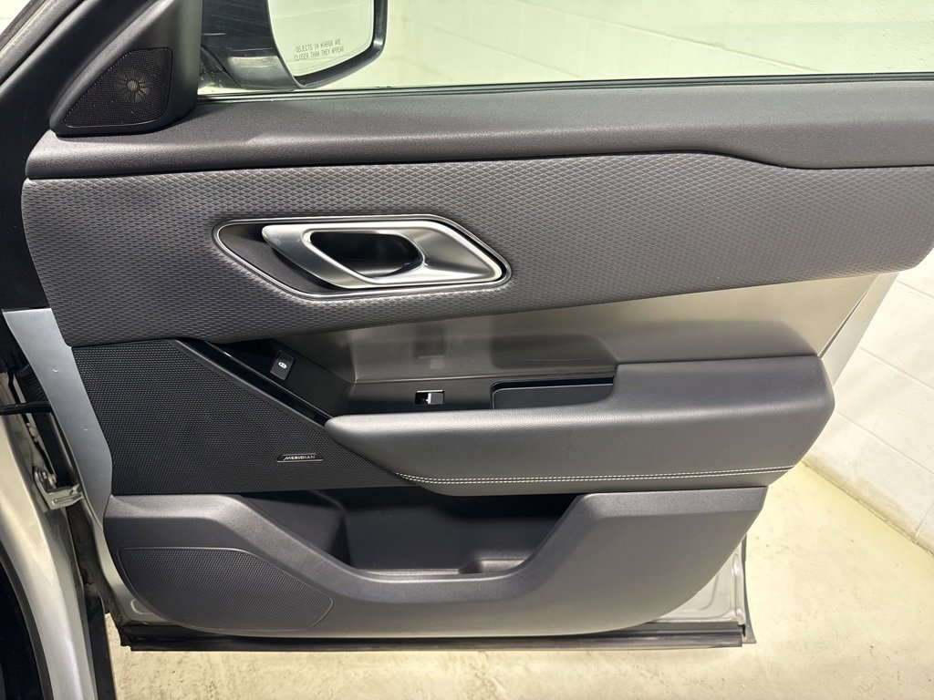 Used 2019 Land Rover Range Rover Velar S image 45