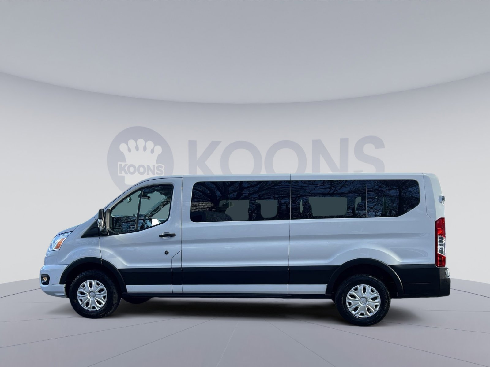 Used 2022 Ford Transit 350 XLT image 2