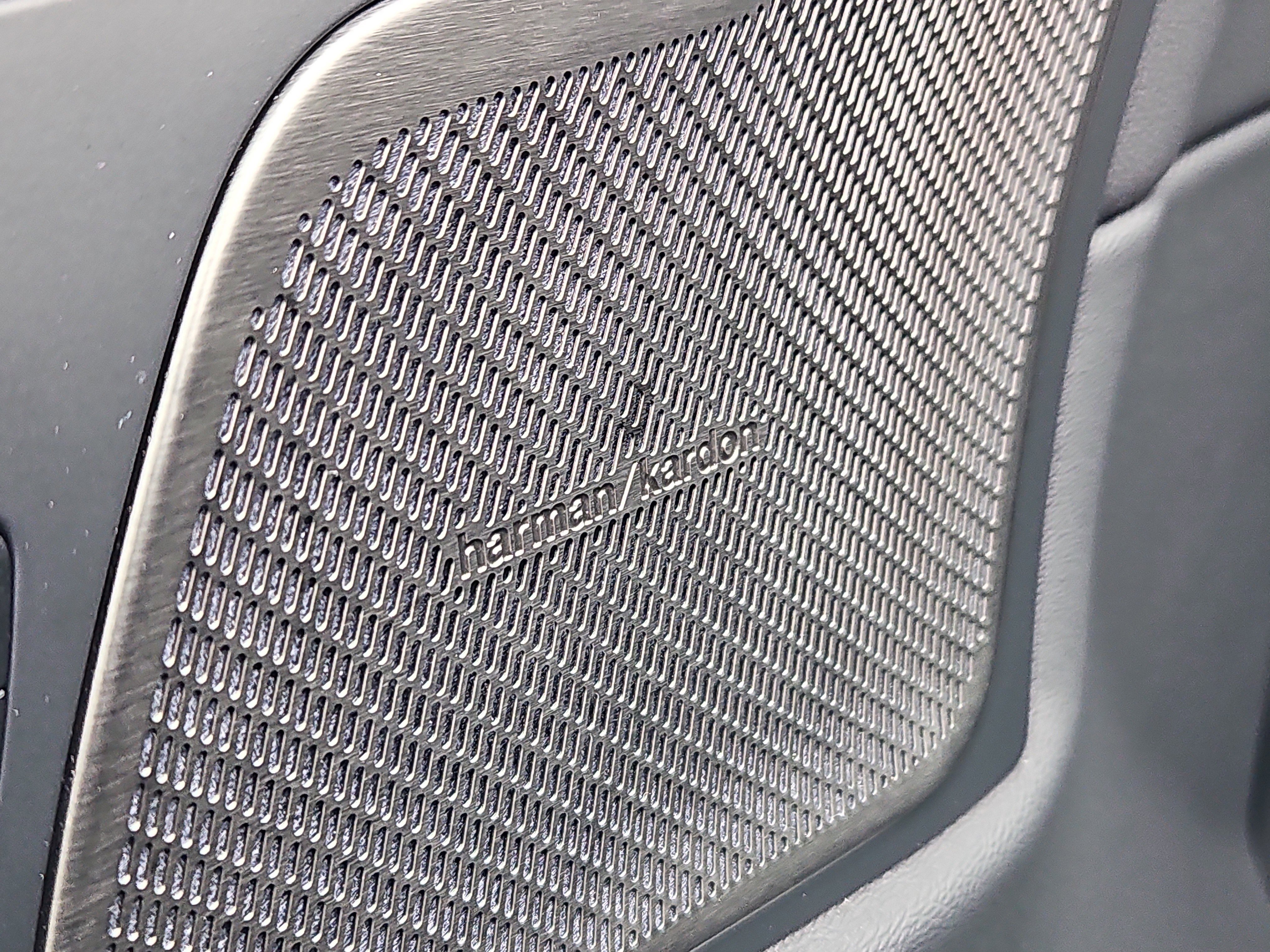 Used 2025 Volvo XC60 B5 Ultra image 12