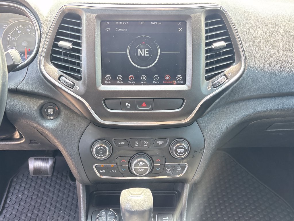 Used 2020 Jeep Cherokee Trailhawk AWD/4WD image 23