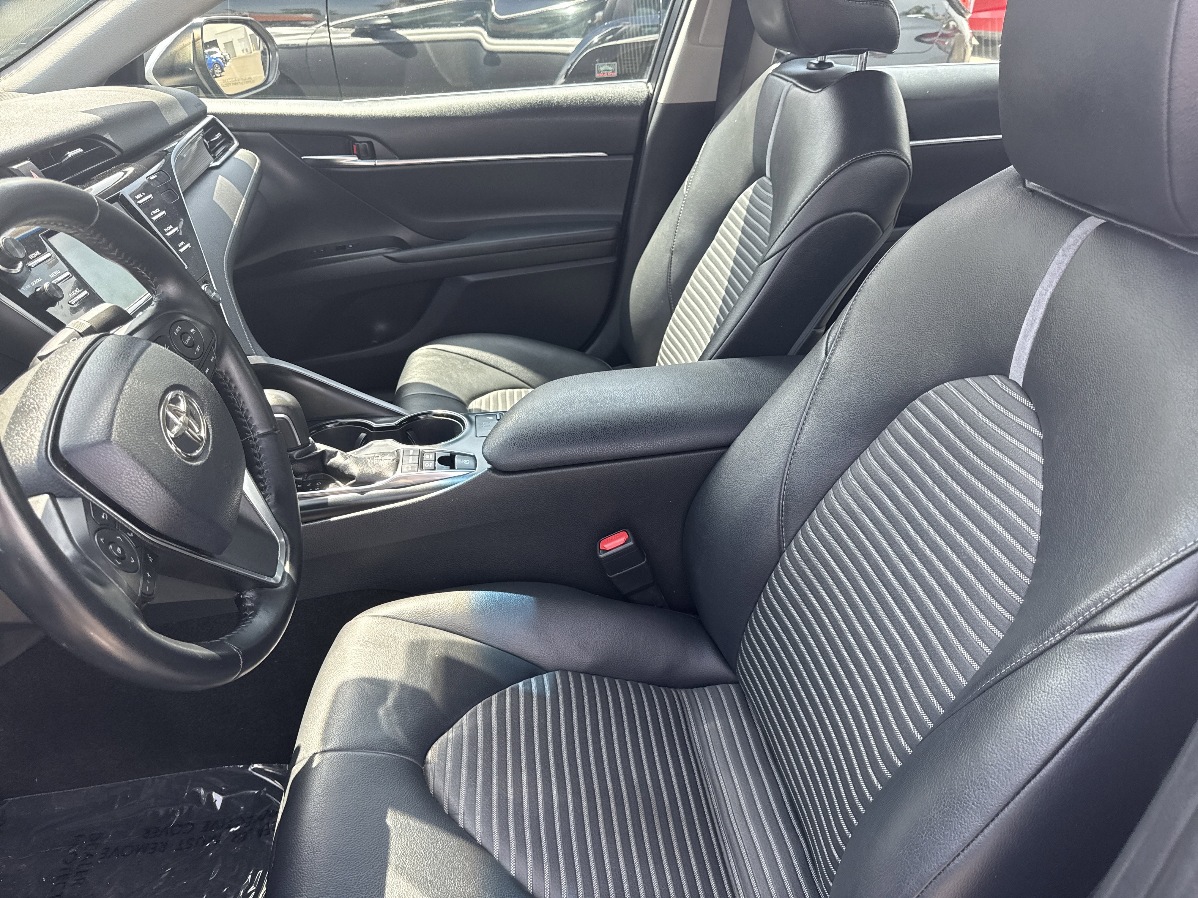 Used 2018 Toyota Camry SE image 11