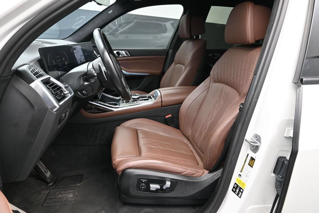 Used 2023 BMW X7 M60i w/ Executive Package AWD/4WD image 5