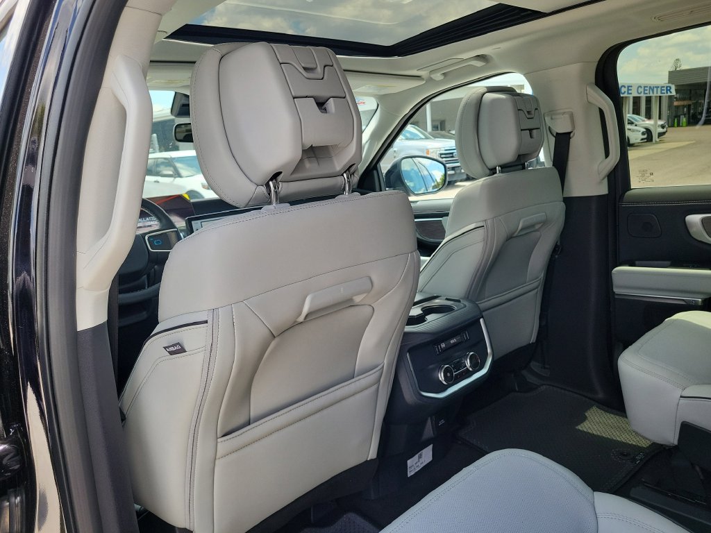 New 2026 Ford Expedition Max Platinum w/ Platinum Ultimate Package AWD/4WD image 14