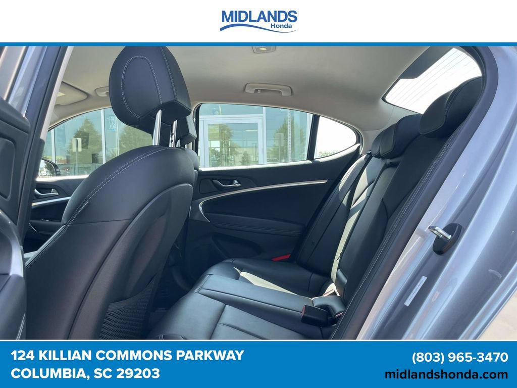 Used 2025 Genesis G70 2.5T RWD image 9