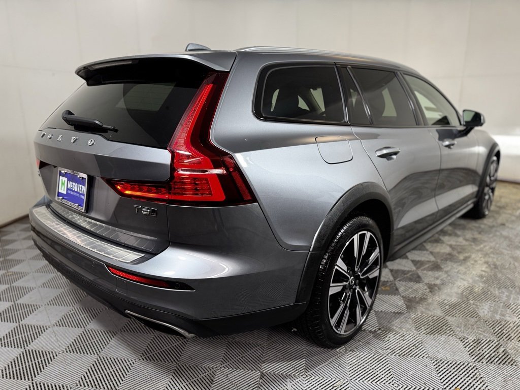 Used 2021 Volvo V60 T5 Cross Country w/ Climate Package image 9