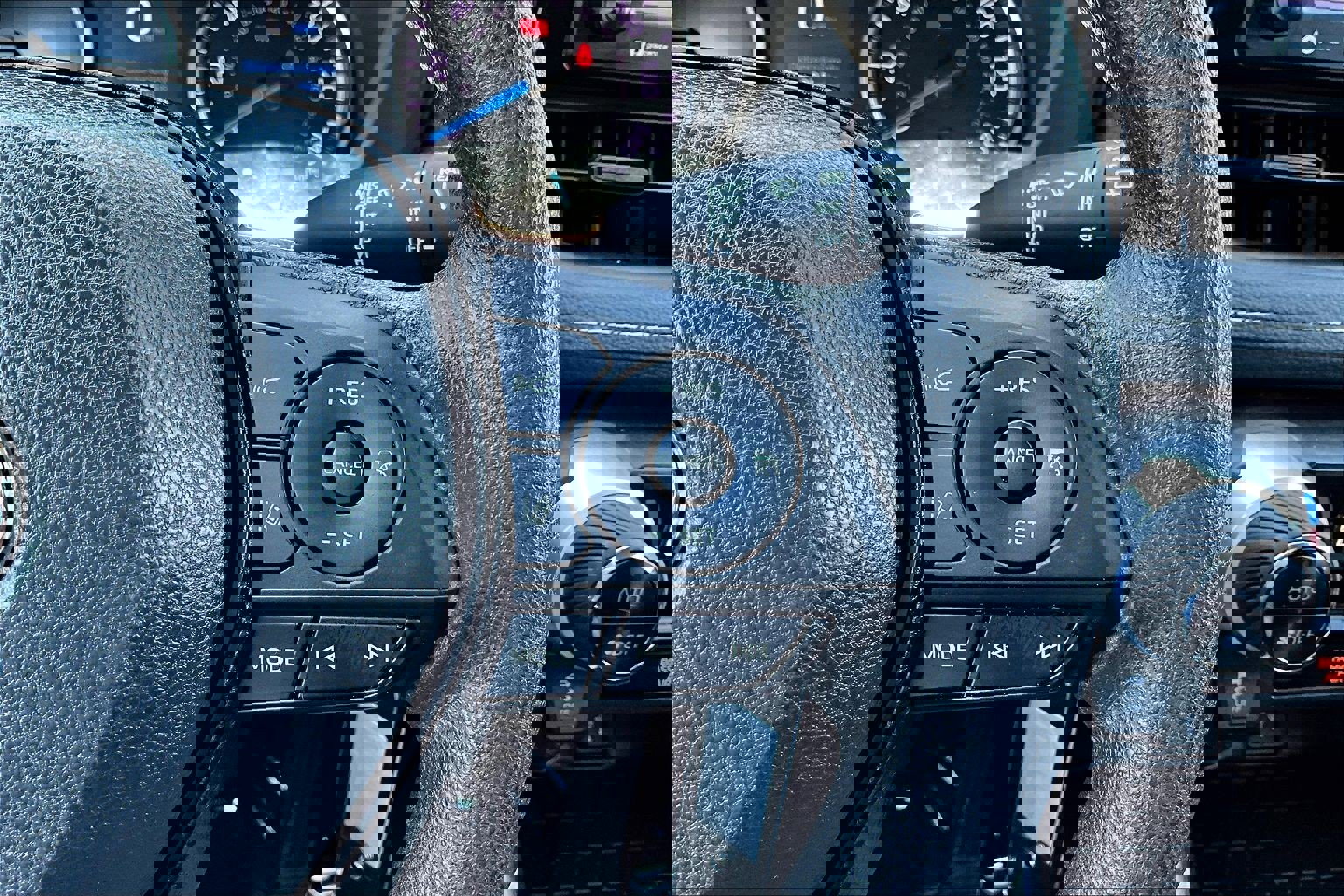 Used 2022 Toyota RAV4 LE image 18