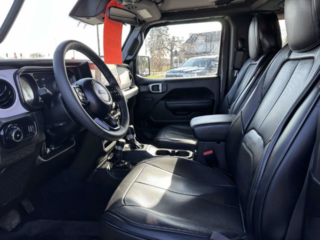 Used 2025 Jeep Wrangler Sport AWD/4WD image 9