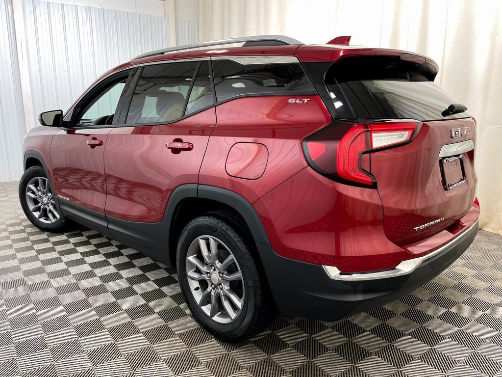 Used 2024 GMC Terrain SLT image 17