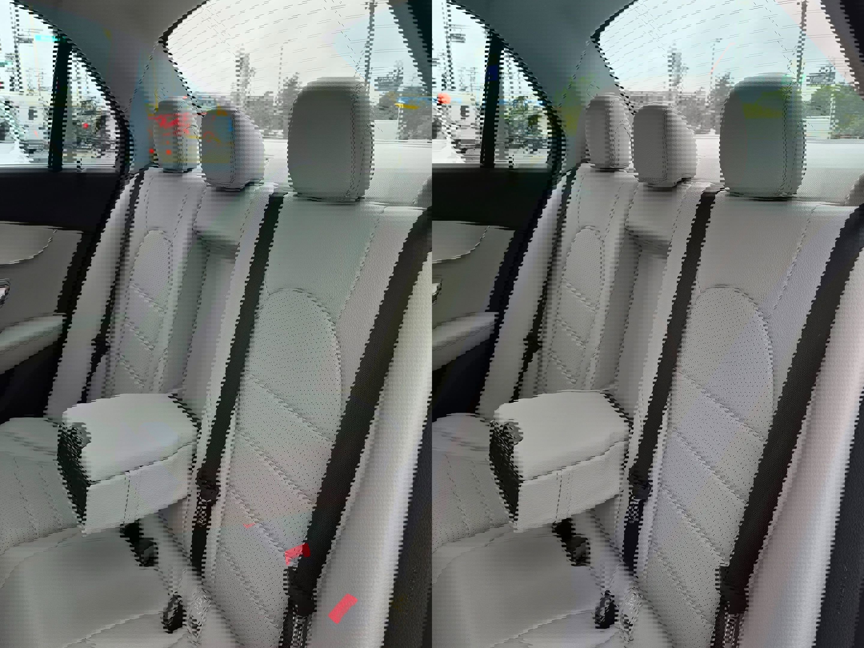 Used 2016 Mercedes-Benz C 350e Sedan w/ Multimedia Package image 18