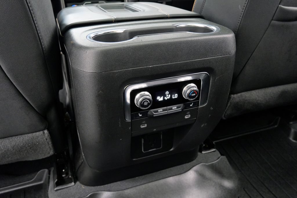 Used 2024 GMC Yukon XL AT4 w/ AT4 Premium Plus Package AWD/4WD image 19