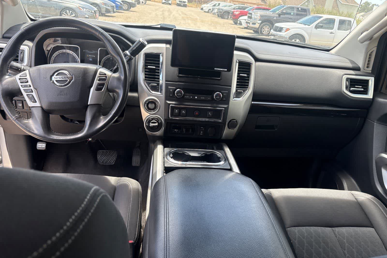 Used 2017 Nissan Titan SV AWD/4WD image 4