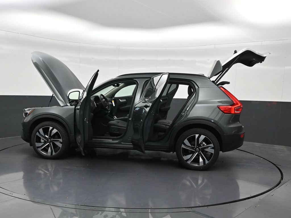 New 2026 Volvo XC40 B5 Plus w/ Climate Package AWD/4WD image 31