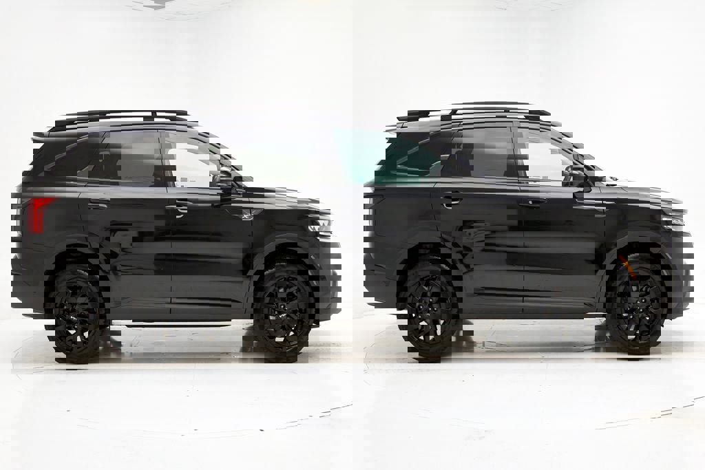 Used 2023 Kia Sorento S image 3