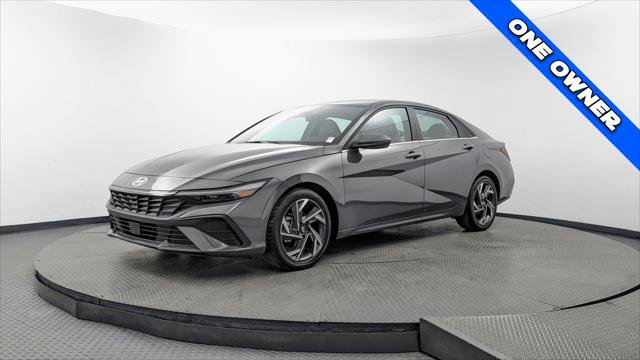 Used 2025 Hyundai Elantra Limited FWD image 2