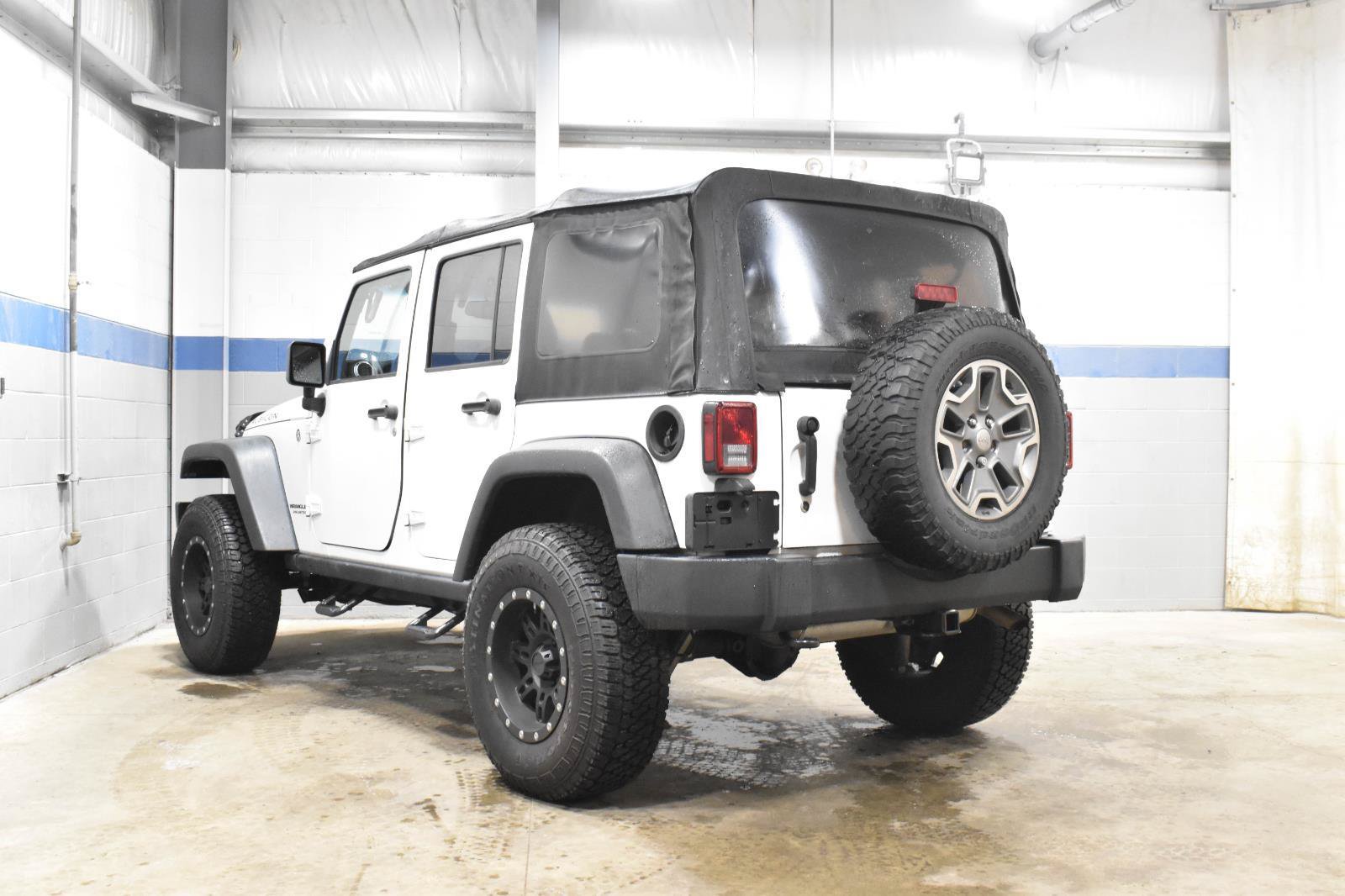 Used 2015 Jeep Wrangler Unlimited Rubicon w/ Connectivity Group AWD/4WD image 20