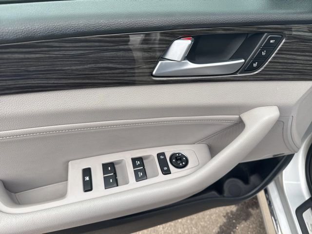 Used 2015 Hyundai Sonata Limited w/ Option Group 06 image 18