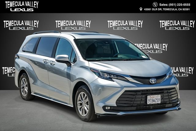 Used 2025 Toyota Sienna XLE w/ XLE Plus Package image 1