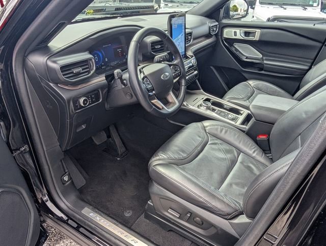 Used 2023 Ford Explorer Platinum w/ Technology Package image 11