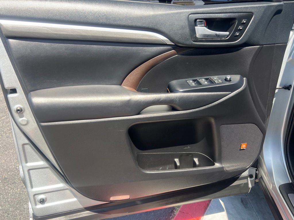 Used 2019 Toyota Highlander Limited FWD image 40