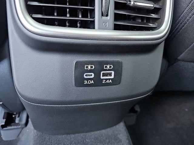 Used 2025 Subaru Outback Premium image 11