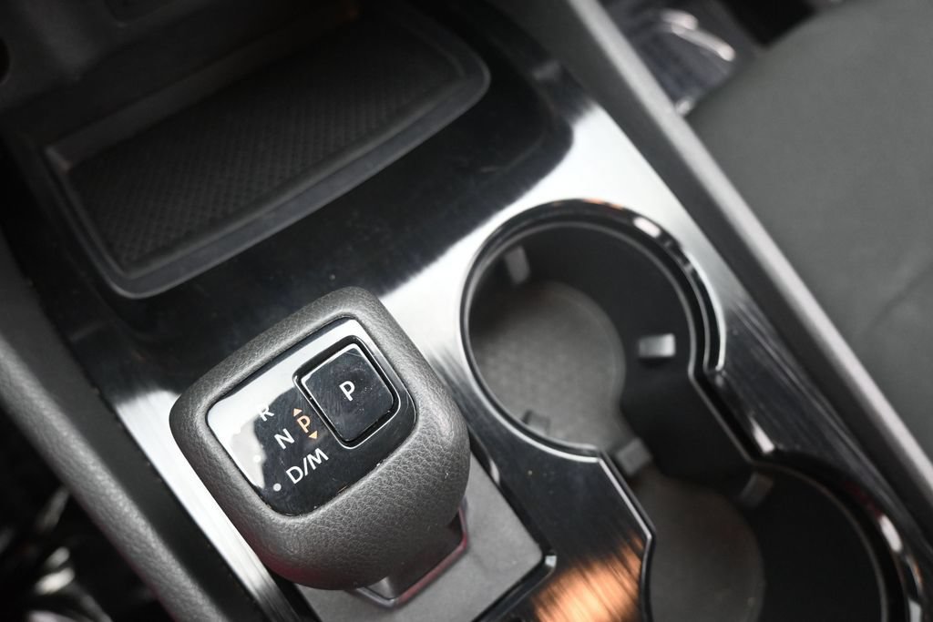 Used 2024 Nissan Rogue S FWD image 34