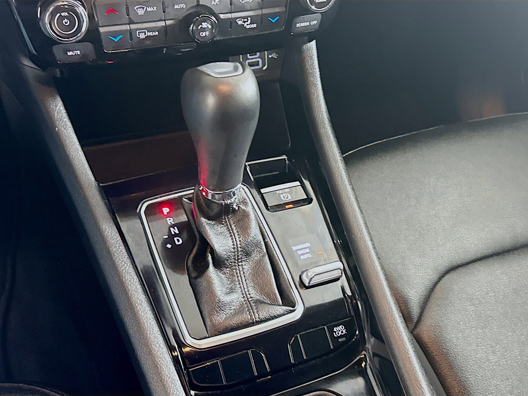 Used 2025 Jeep Compass Limited image 24