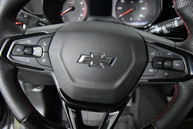 Used 2025 Chevrolet Trax RS w/ Driver Confidence Package image 2