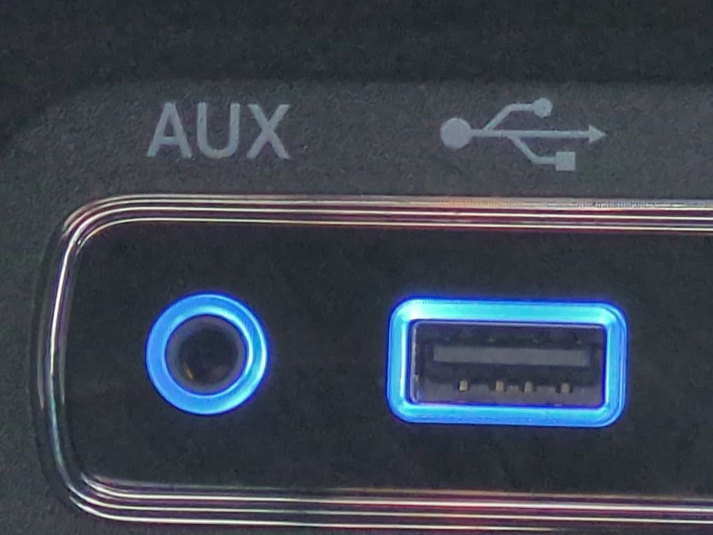 Used 2017 Jeep Grand Cherokee Overland w/ Jeep Active Safety Group image 23