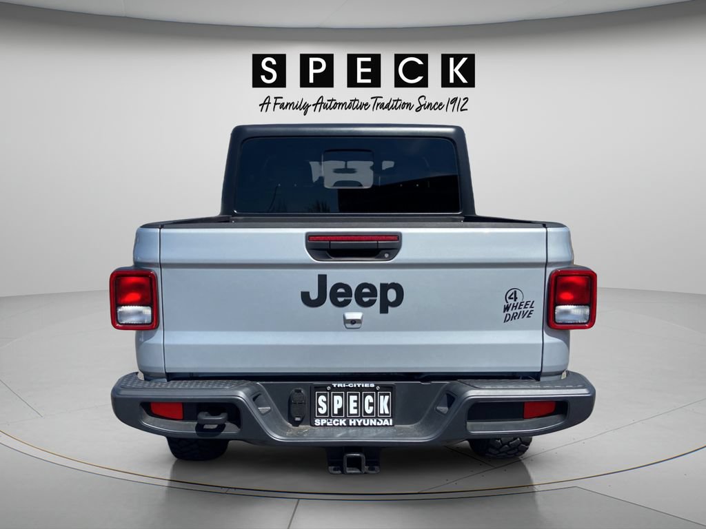 Used 2023 Jeep Gladiator Sport AWD/4WD image 4