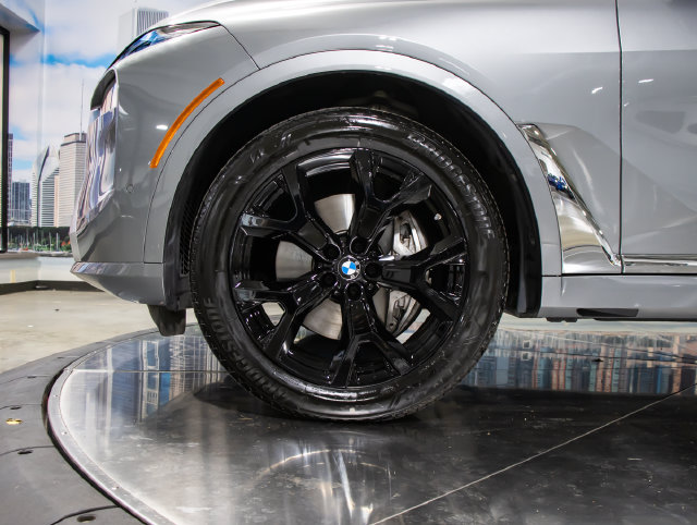 Used 2024 BMW X7 xDrive40i w/ Executive Package AWD/4WD image 7