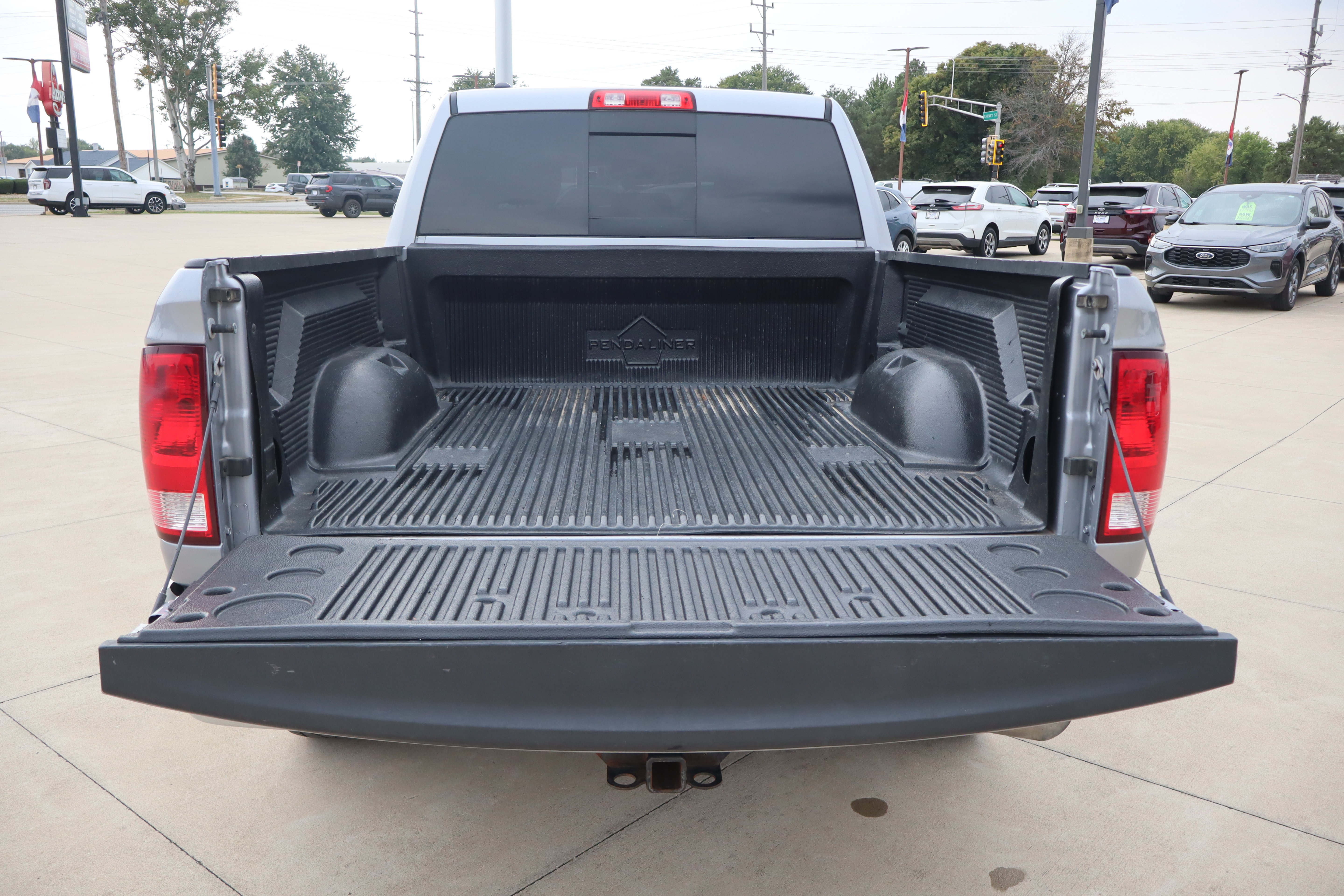 Used 2020 RAM 1500 Classic SLT AWD/4WD image 24
