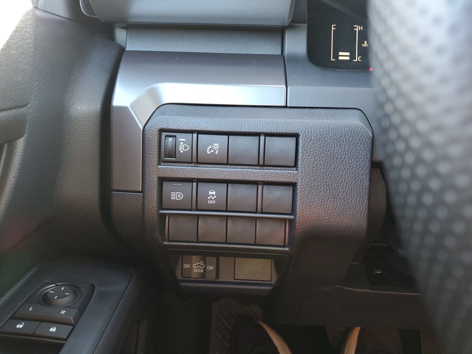 Certified 2025 Toyota Tacoma SR5 AWD/4WD image 21