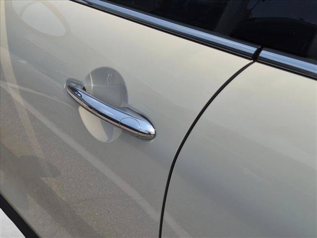 Used 2021 MINI Cooper 4-Door Hardtop FWD image 14