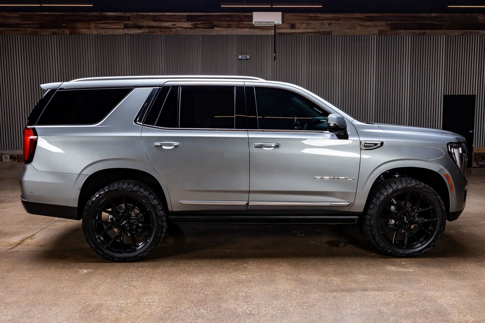 Used 2025 GMC Yukon Denali w/ Denali Reserve Package image 11