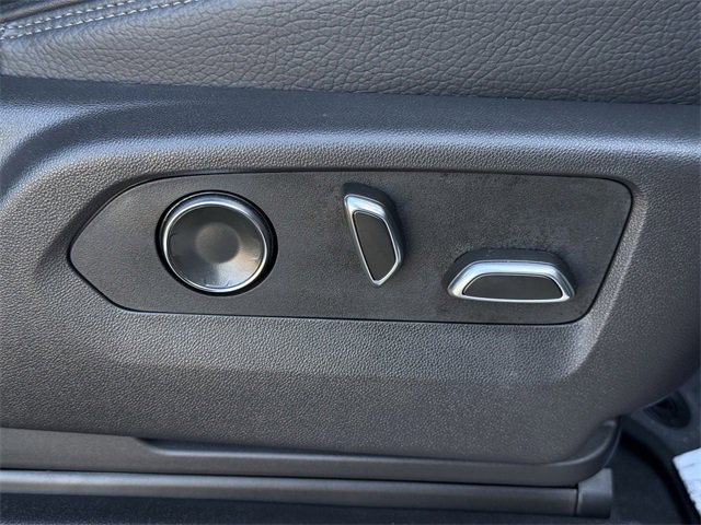 Used 2025 GMC Yukon XL Denali image 30